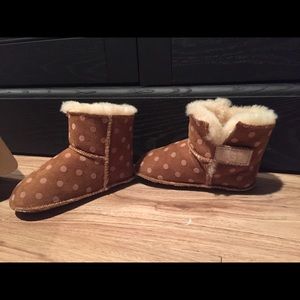 Uggs Infant size large 18-34 months. New!